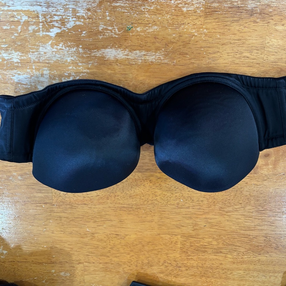 Black Strapless Bra with Molded Cups and Wide Band - Picture 2 of 13
